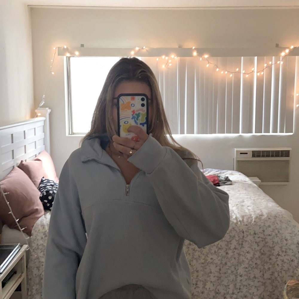 Brandy Melville cropped crewneck light blue zip up